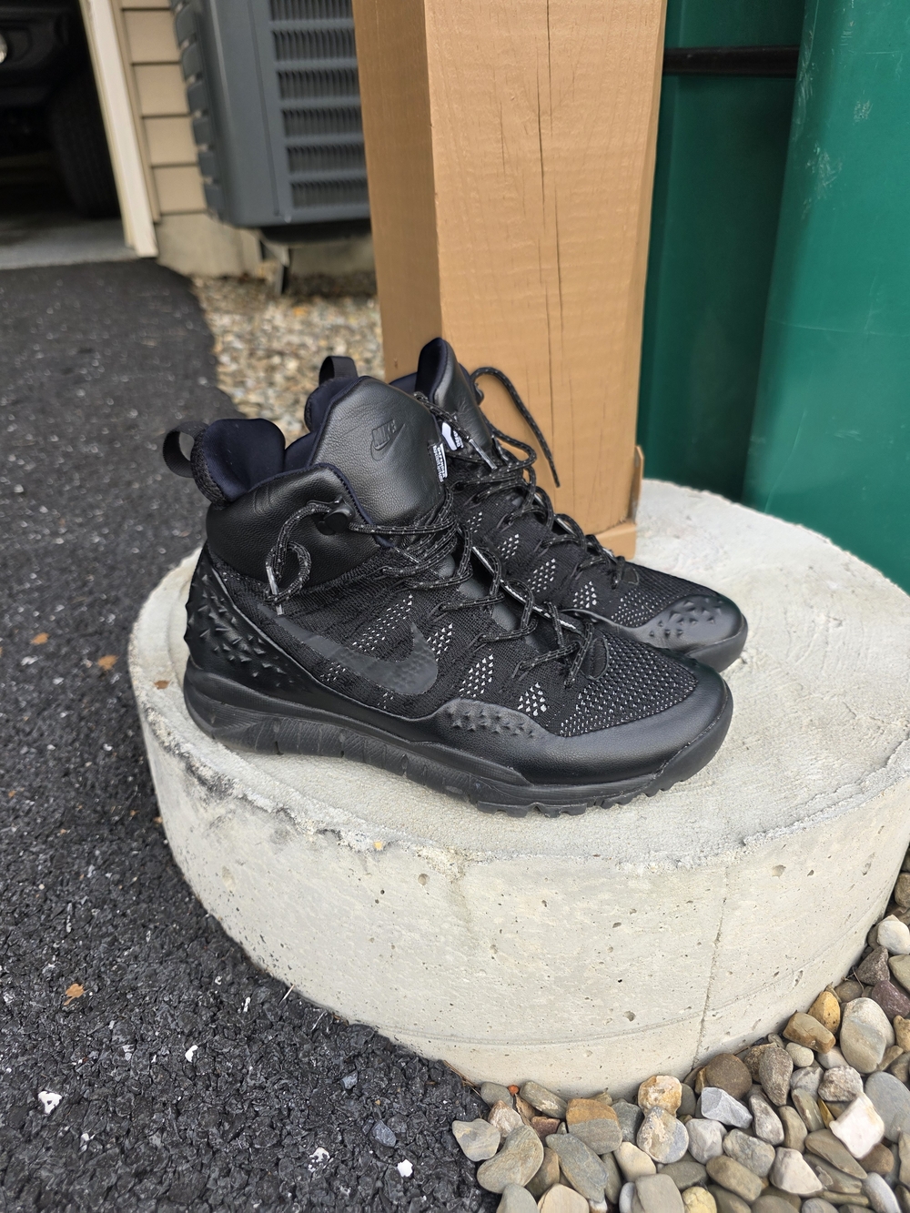 Nike Lupinek High-Top Tactical Trail Sneakers
